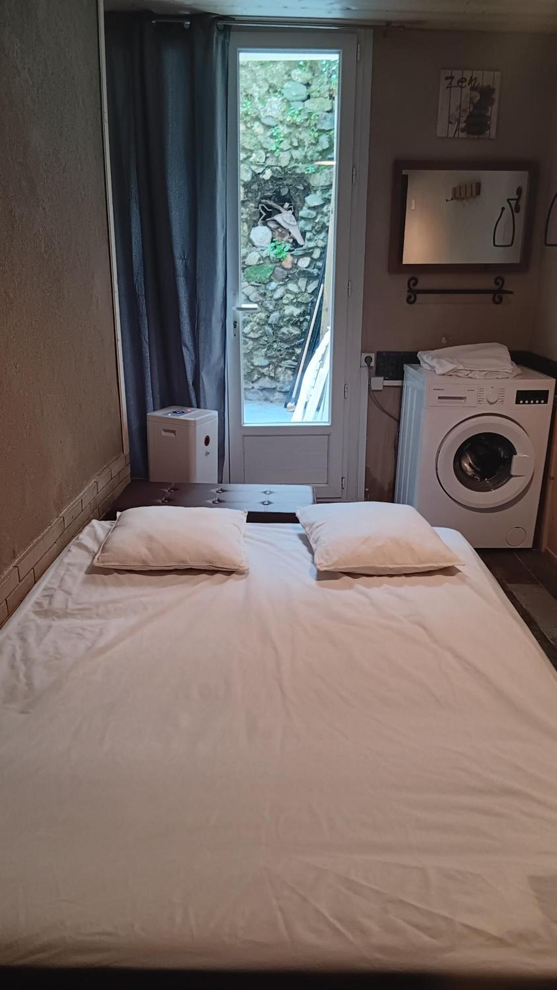 Appartement Pour 4 Personnes Dans Une Rue Tres Calme Saint-Laurent-le-Minier Eksteriør billede