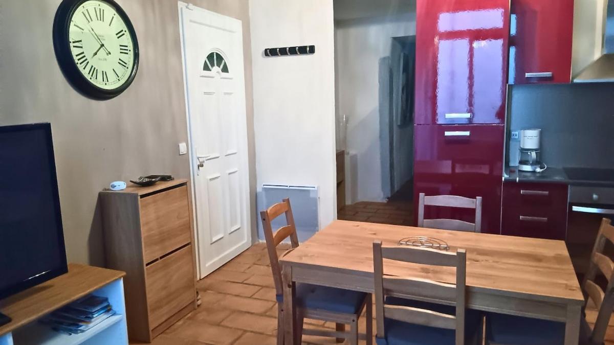 Appartement Pour 4 Personnes Dans Une Rue Tres Calme Saint-Laurent-le-Minier Eksteriør billede